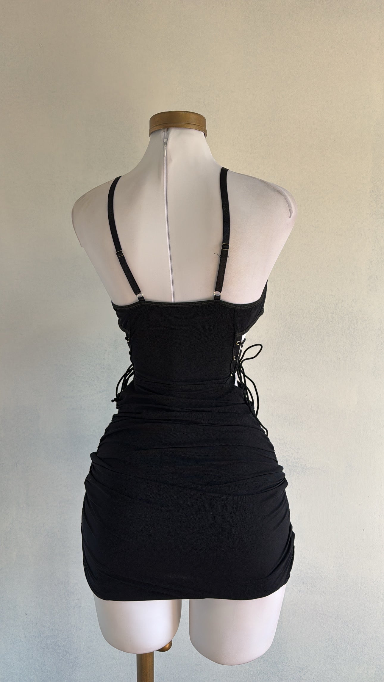 Vestido corset negro abierto