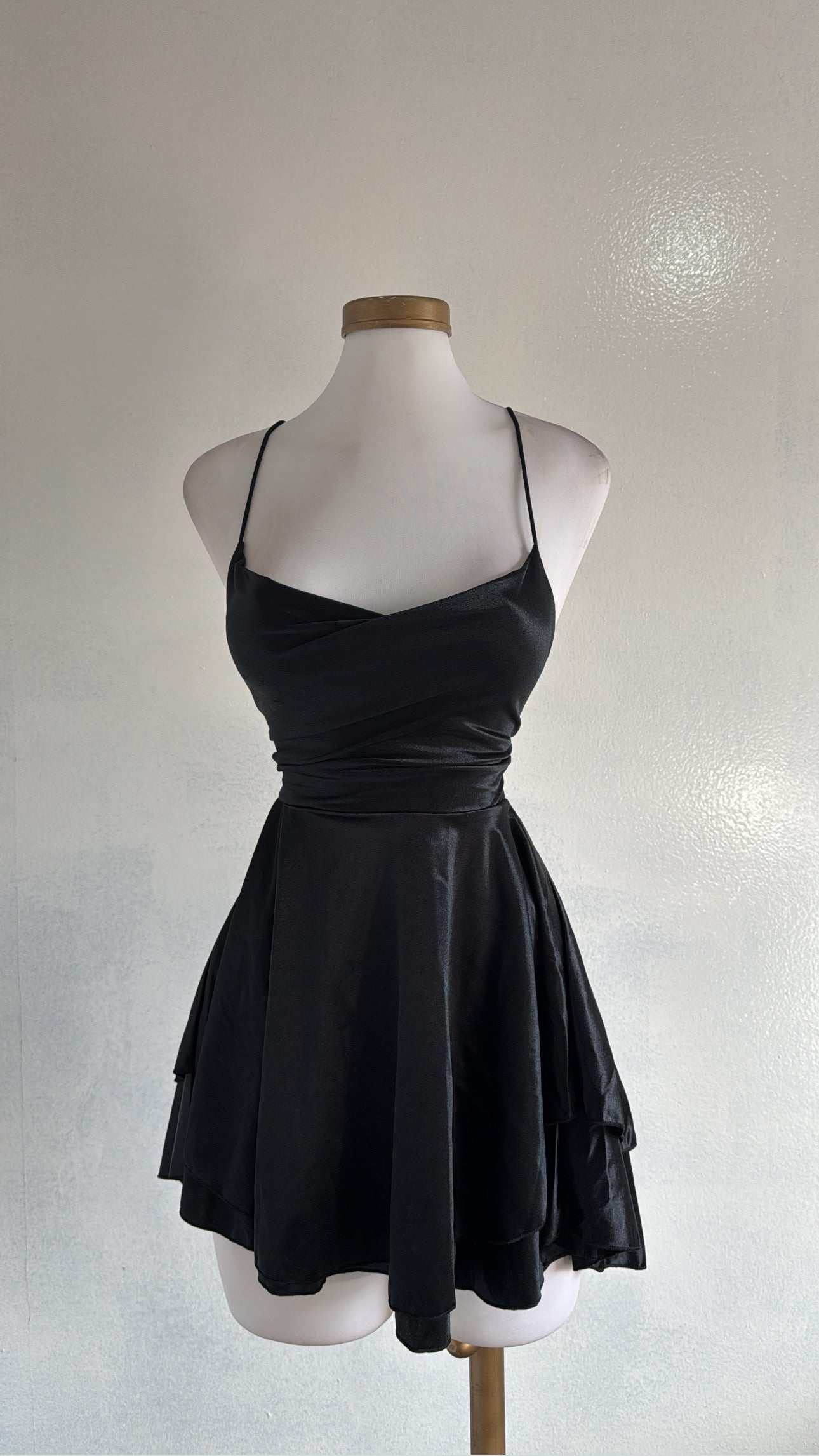 Vestido satin ajustable negro