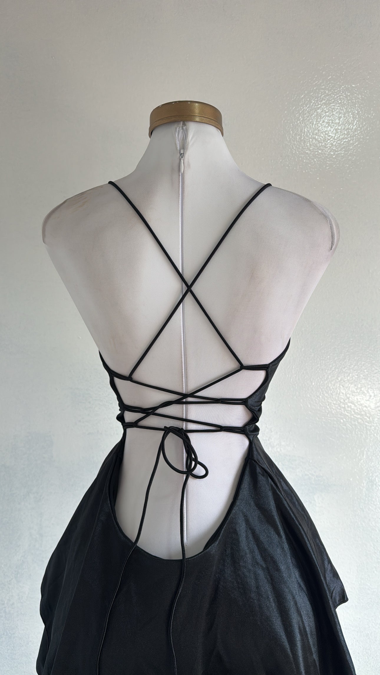 Vestido satin ajustable negro