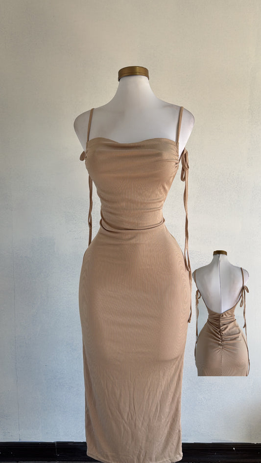 Vestido beige ajustable sursido largo